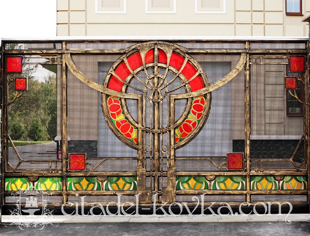 Откатные кованые ворота в неоготическом стиле фотография 1