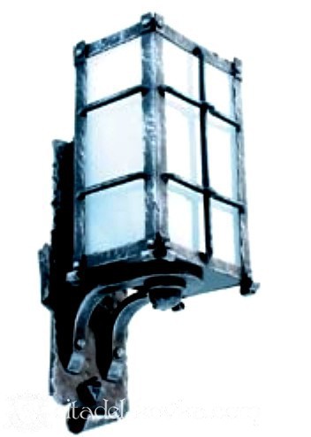 Кованый фонарь «Замковый» фотография 1
