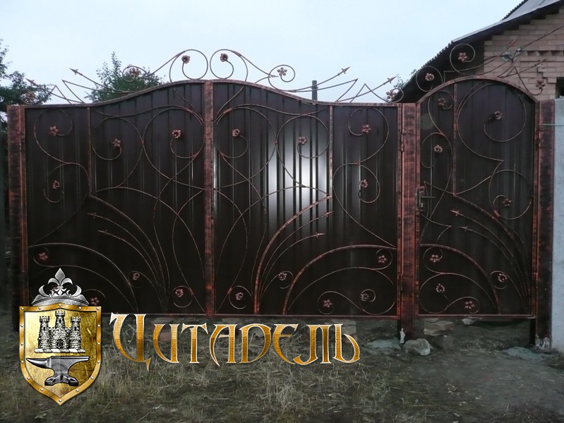 Кованые ворота с вьюнками фотография 1