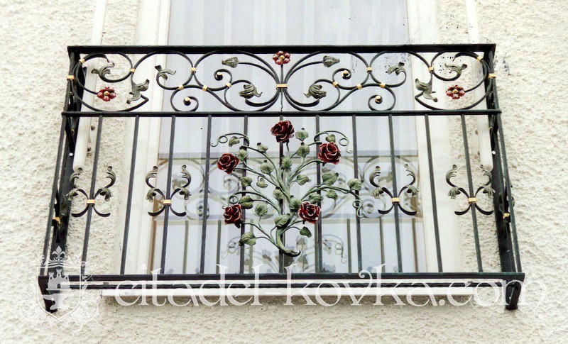 Кованый балкон «Букет роз» фотография 1
