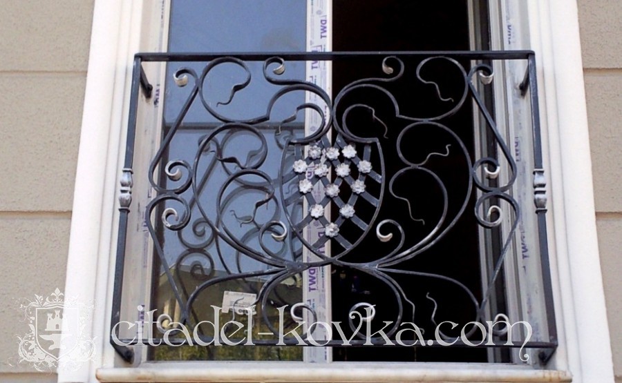 Кованый французский балкон «Золушка» фотография 1