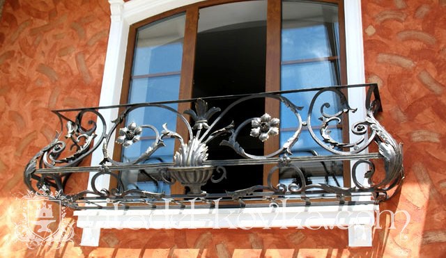 Французский балкон кованый «Дивные цветы» фотография 1