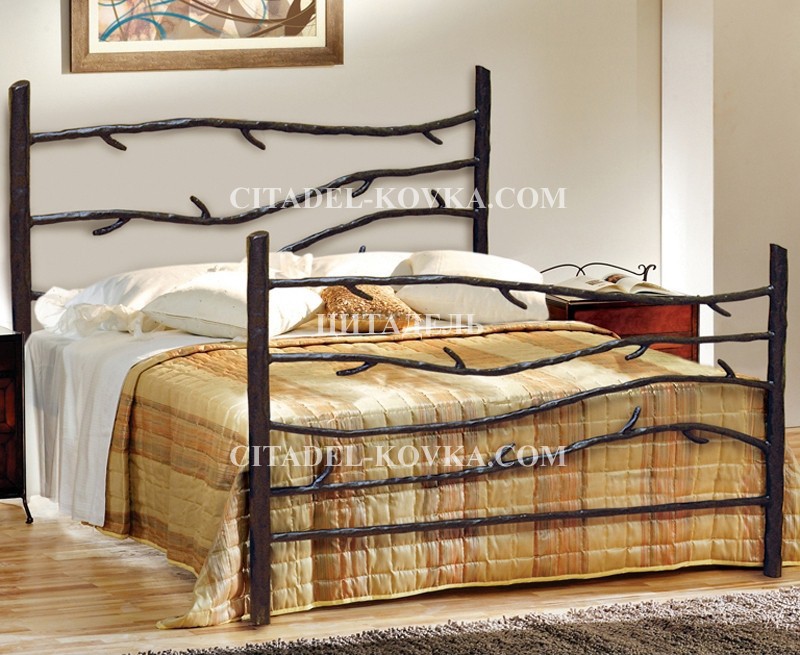 Кованая кровать с древесными мотивами фотография 1