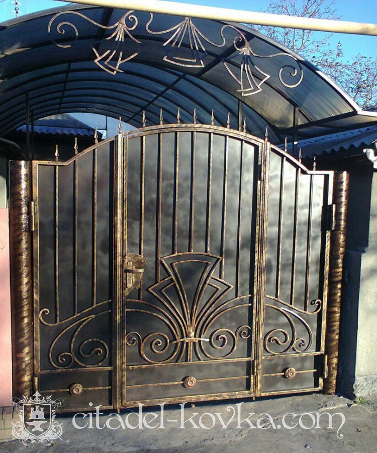 Ворота с классическим узором фотография 1