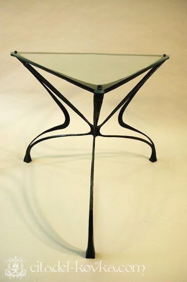 Кованый стол «Треугольник» фотография 1