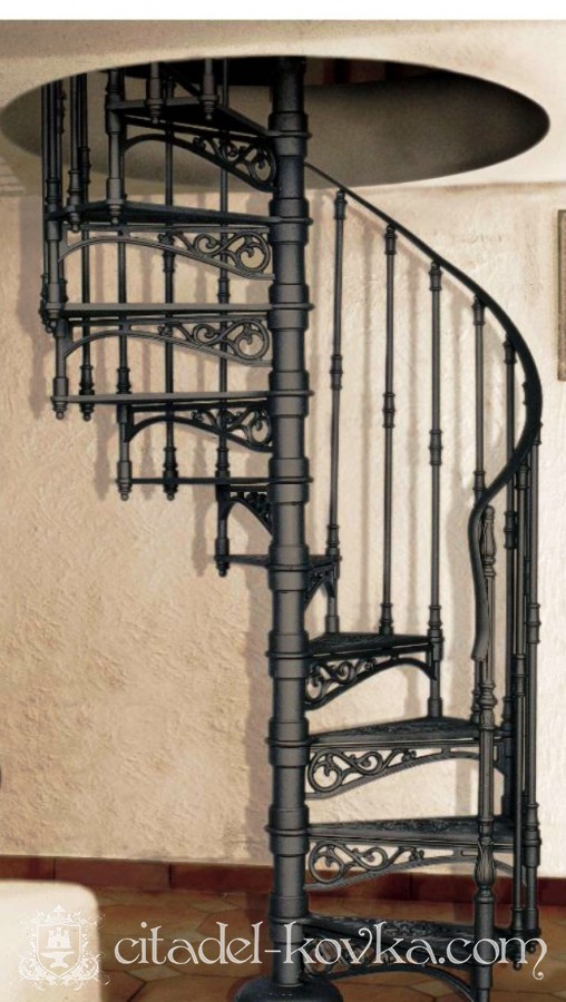 Литая винтовая лестница фотография 1