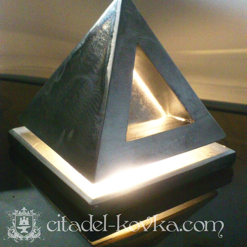 Кованый светильник «Пирамида» фотография 1