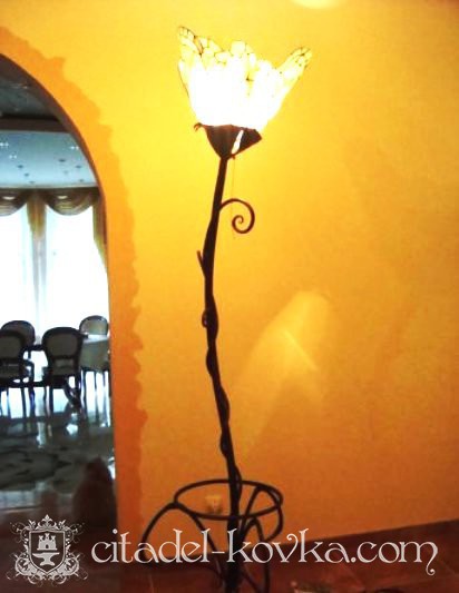 Кованый светильник «Мотылёк» фотография 1