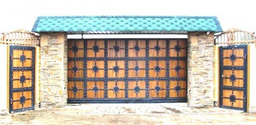 Откатные ворота кованые в замковом стиле