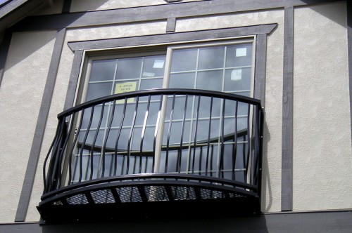 Кованый балкон бюджетный «Лофт»