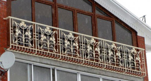 Французский кованый балкон «Клевер»