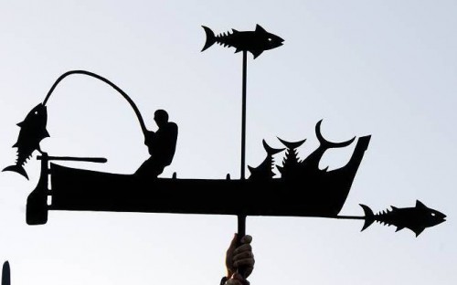 Кованый флюгер «Удачливый рыбак»