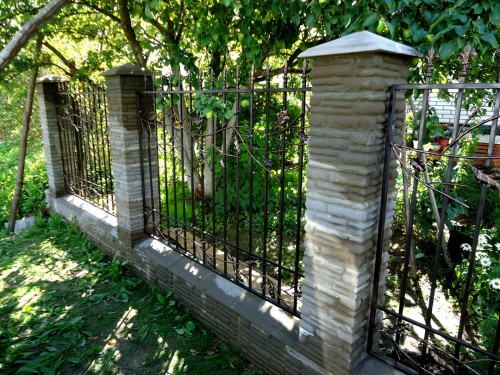 Забор с дубовыми листьями фотография 7