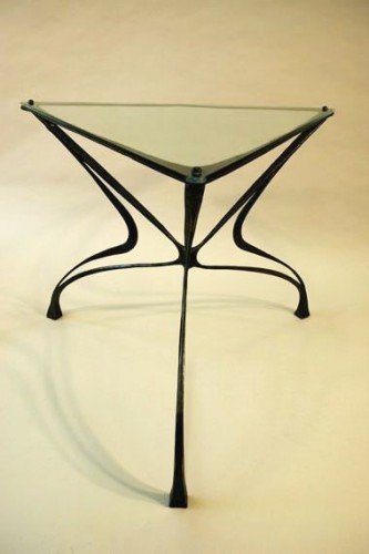 Кованый стол «Треугольник»