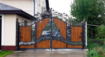 Кованые ворота с лиственным узором